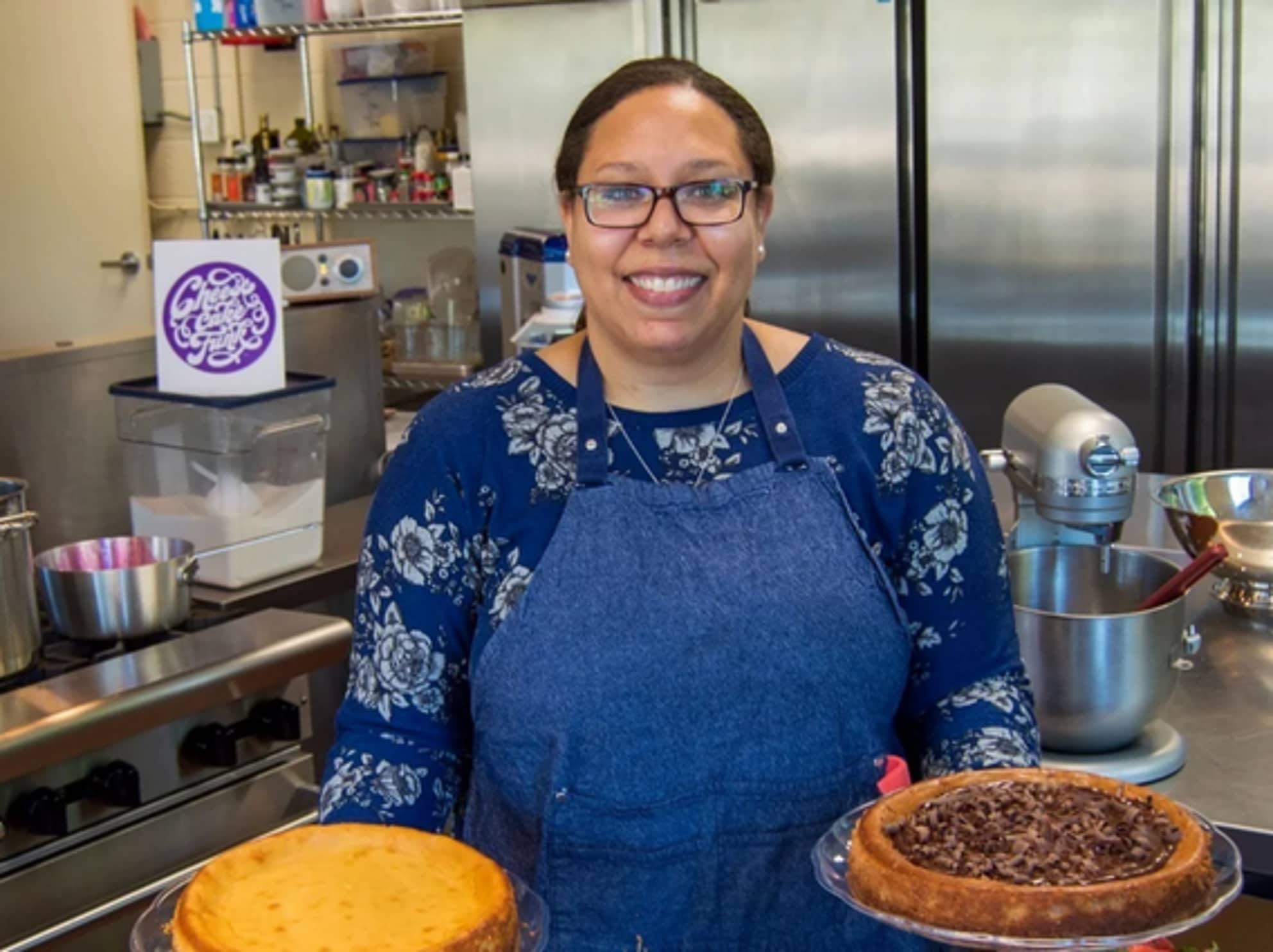 Vanessa Drews holding her cheesecakes